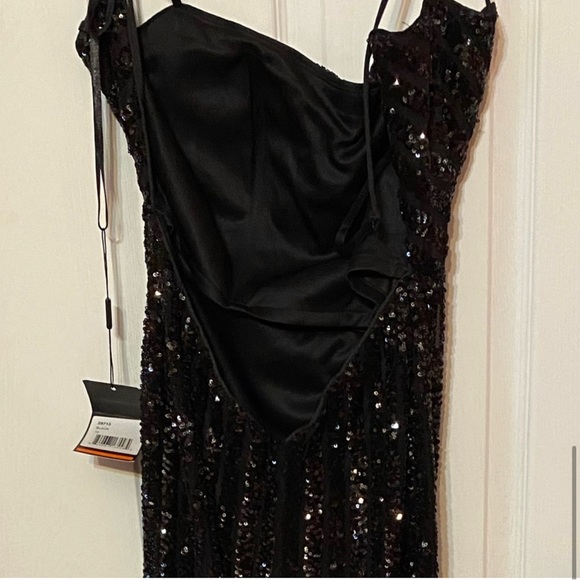 La Femme Long striped pattern sequin gown
NWT Size 14 black - Picture 4 of 5